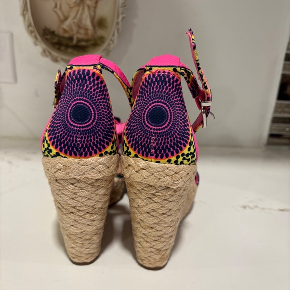 Gianni Bini Bold Color Pink and Blue Heels with Floral Accents 6.5 - Picture 5 of 11